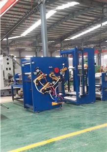 熔喷机器生产商 制造的设备含分切复卷机 济南成东机械
